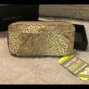 NWT Travelon Signature Pleated Double Zip Clutch